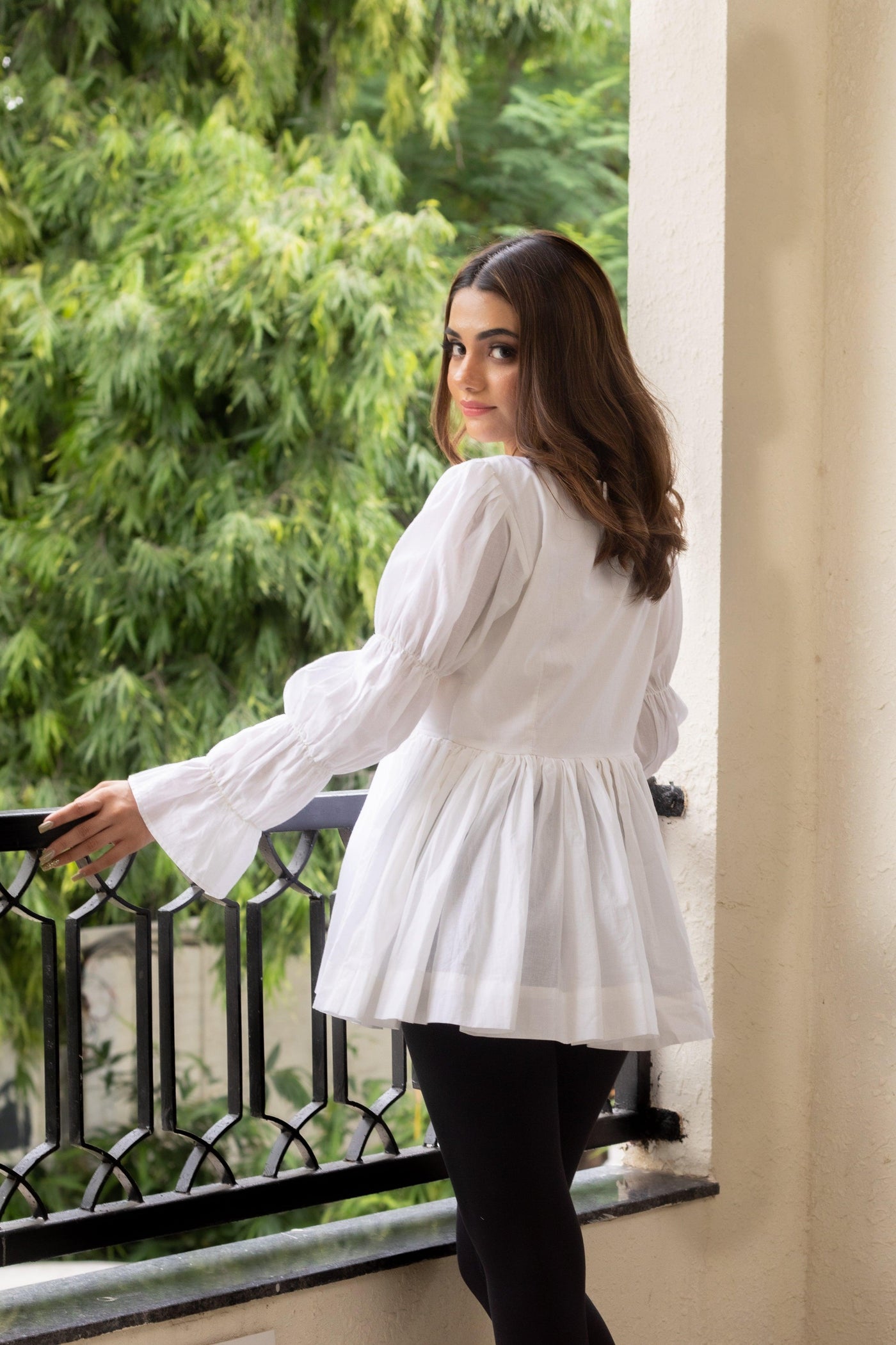 DOVE WHITE TOP - Sarnya