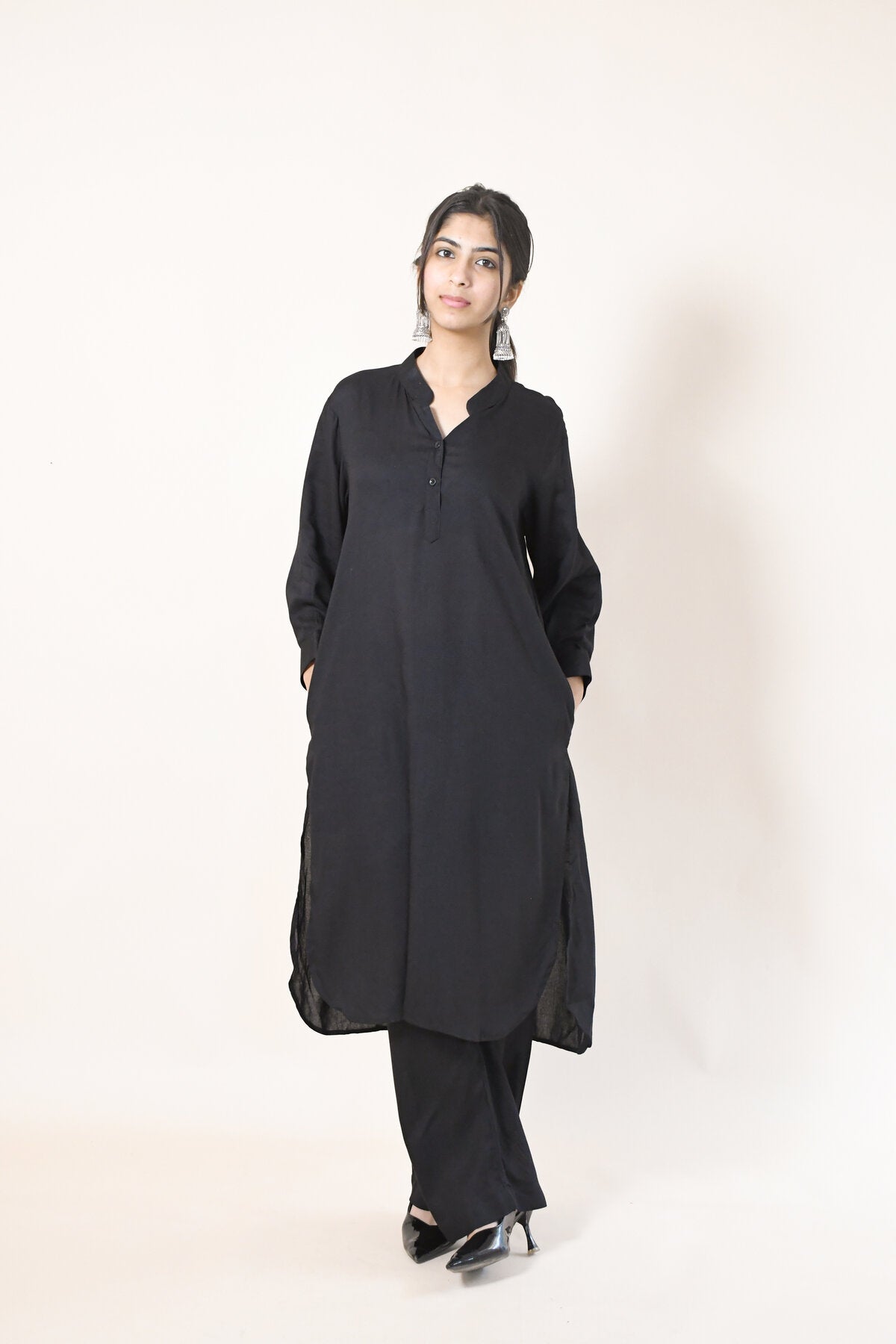 WOMEN SOLID BLACK STRAIGHT KURTA WITH TROUSERS