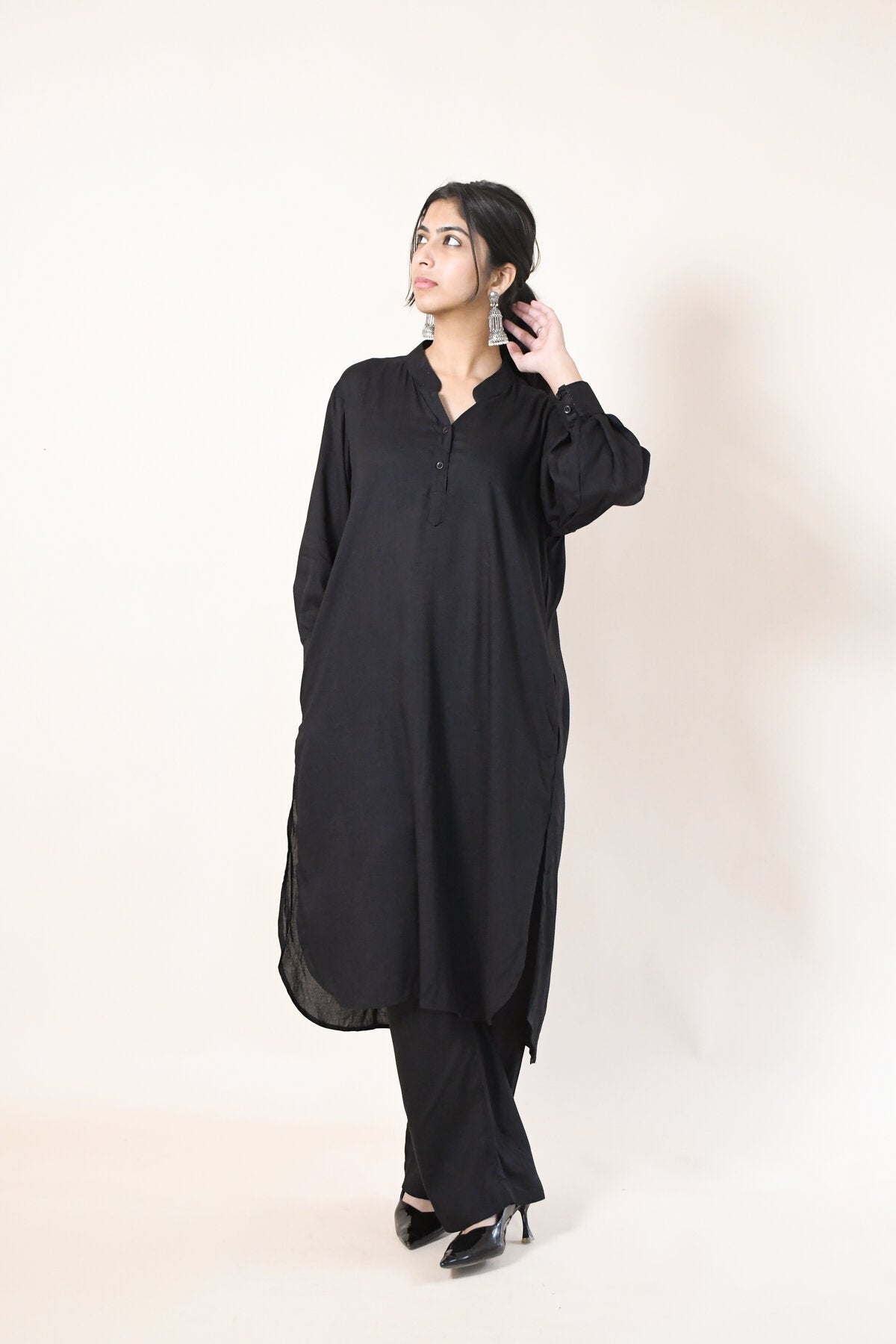 WOMEN SOLID BLACK STRAIGHT KURTA WITH TROUSERS