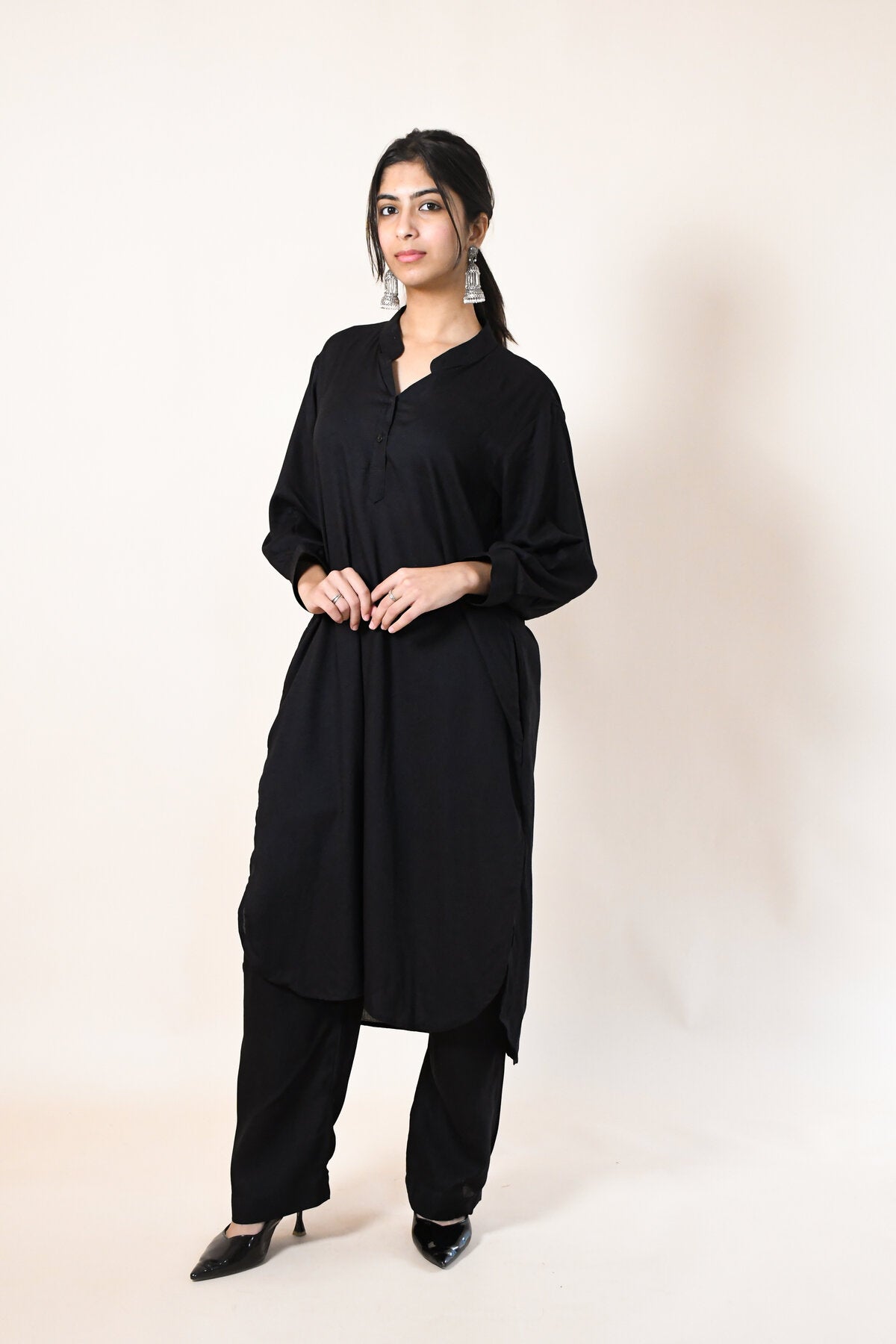 WOMEN SOLID BLACK STRAIGHT KURTA WITH TROUSERS