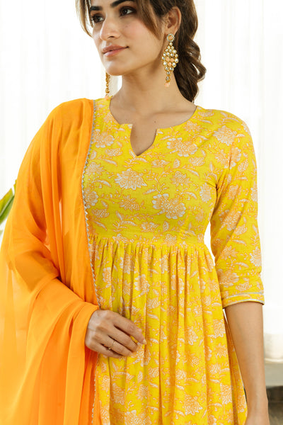 KUSHA COTTON FLORAL PRINTED KURTA SET WITH DUPATTA - Sarnya