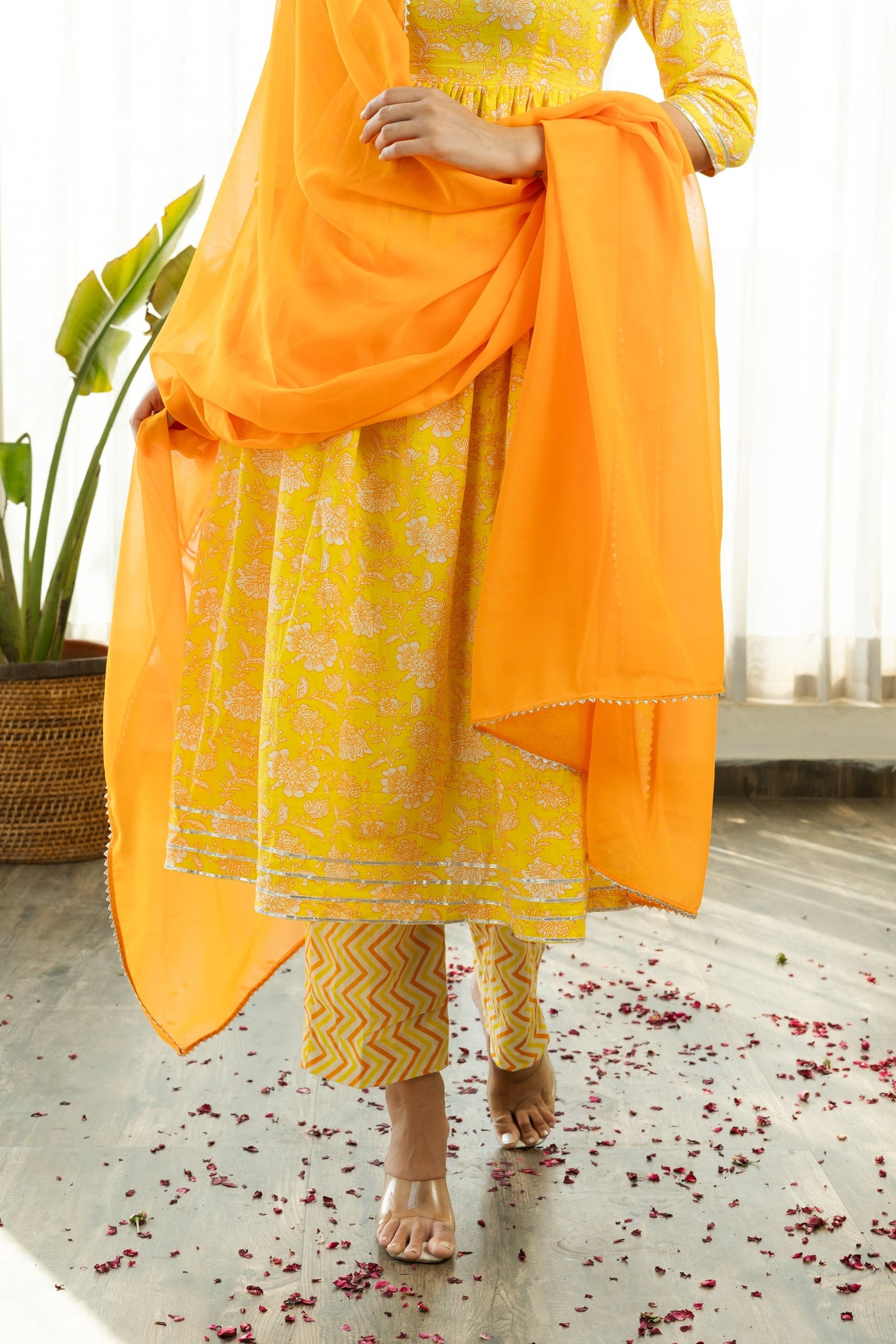 KUSHA COTTON FLORAL PRINTED KURTA SET WITH DUPATTA - Sarnya