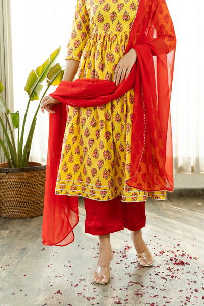 MISHA YELLOW COTTON FLORAL PRINTED KURTA SET WITH RED DUPATTA - Sarnya
